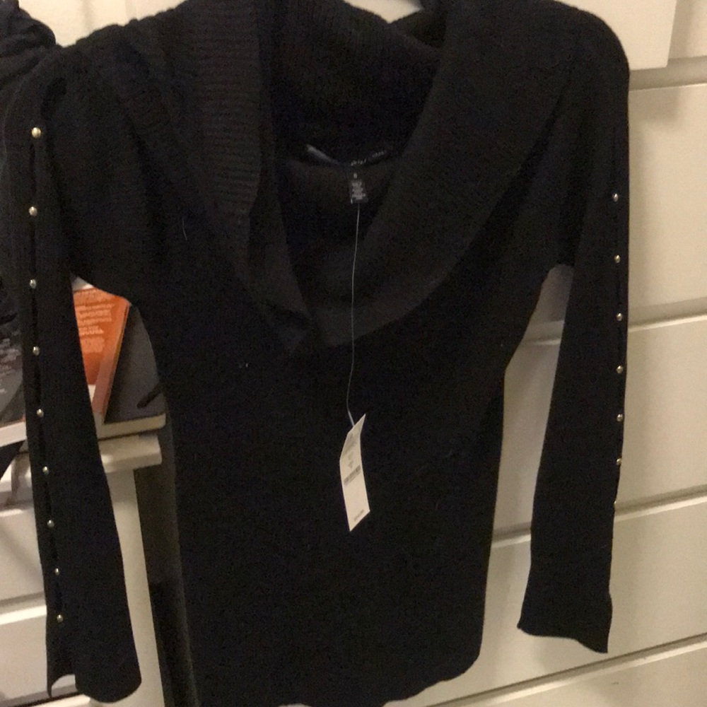 Slit sleeve long sleeve top